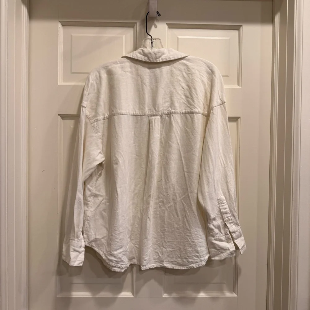 Abercrombie & Fitch Oversized Linen Button Down Shirt - Picture 2 of 3
